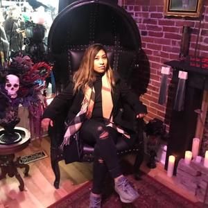 Meet your Posher, Adriana